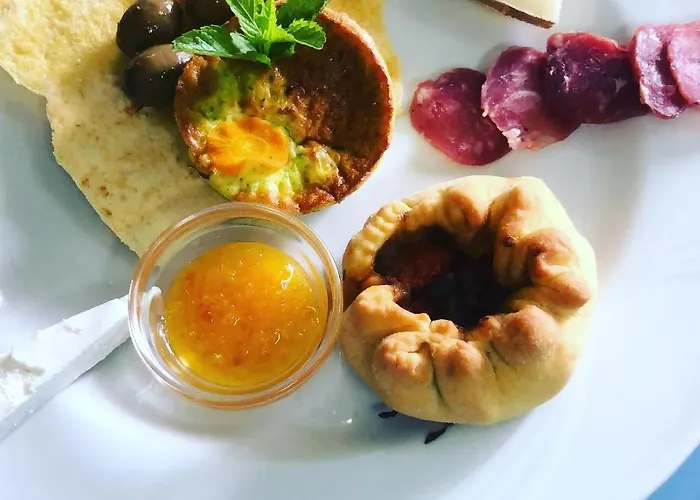 Is Bisus * Castiadas